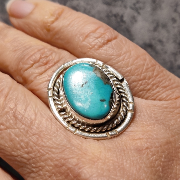 Vintage Southwestern Silver Ring with Turquoise - Picture 12 of 16